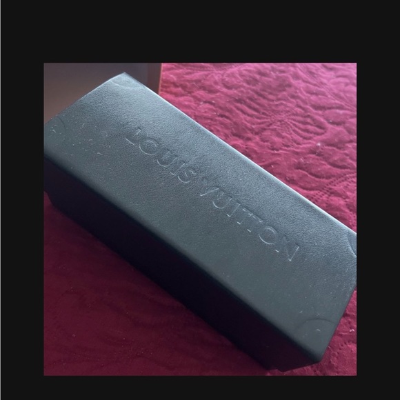 Authentic Louis Vuitton - Picture 2 of 5